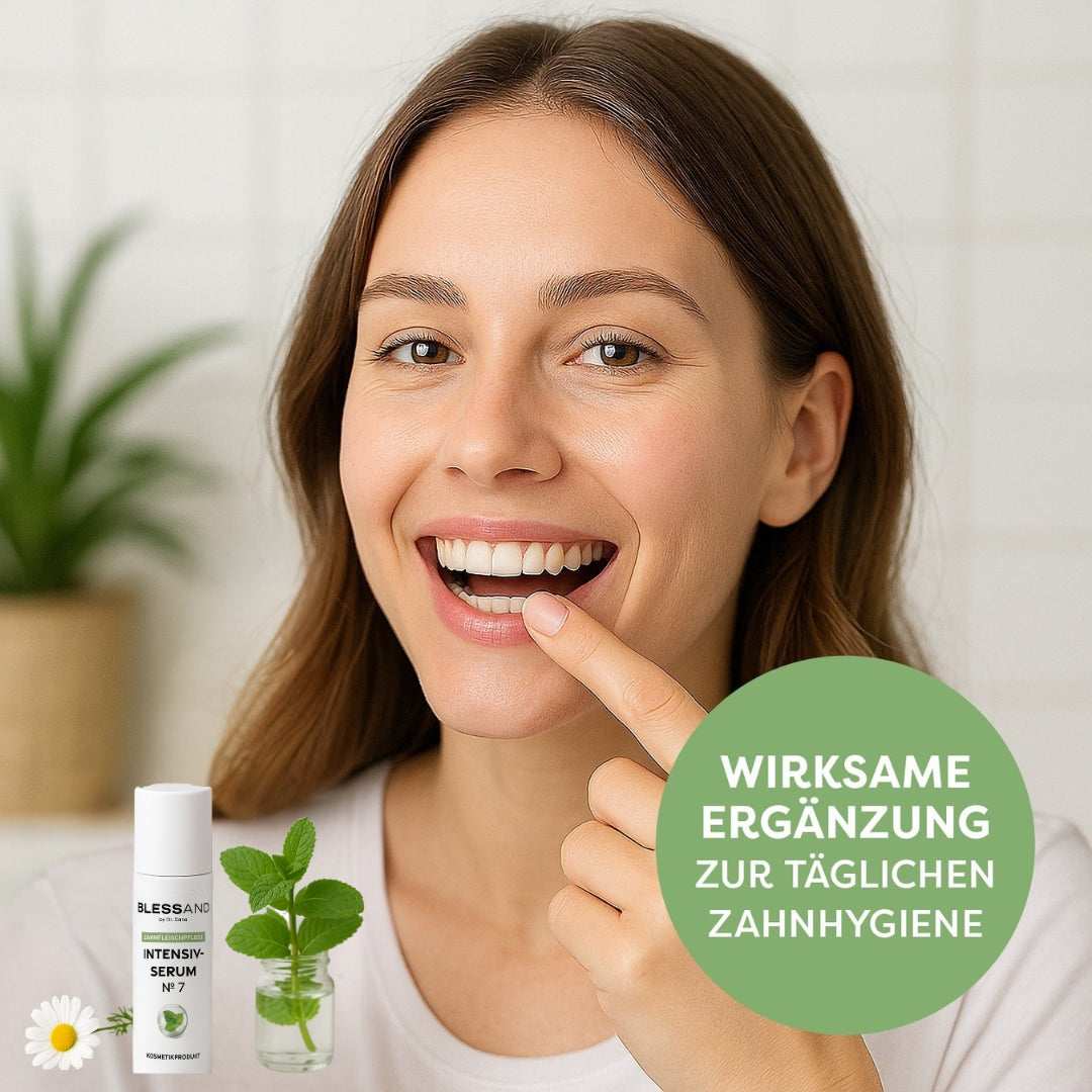 Frau zeigt auf Ihren Mund.